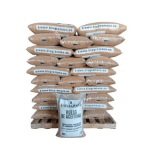 Paleta 77 worków pestek oliwek BIOGRAMASA 15 kg – ekologiczne biopaliwo 1155 kg